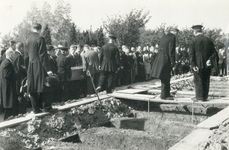 501127 Afbeelding van de begrafenisplechtigheid van gesneuvelde leden van de B.S. (Binnenlandse Strijdkrachten) op de ...